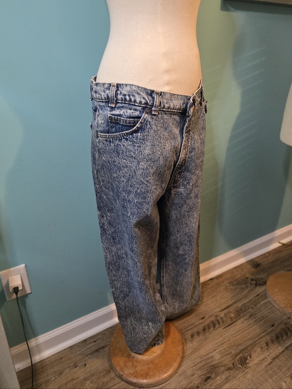 Authentic 1980's Levi's 505 Acid Wash Jeans with Paper Tag - Picture 6 of 7